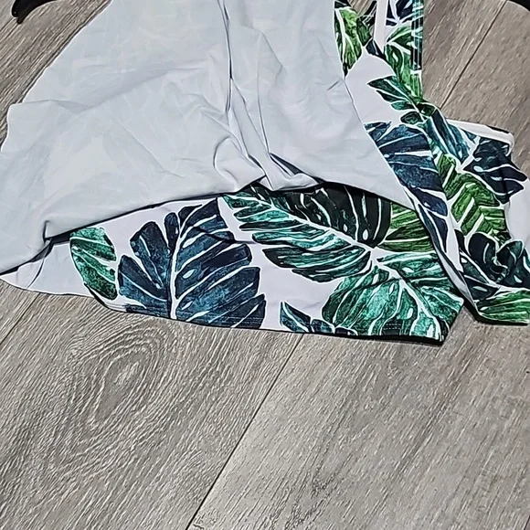 Nwt super cute bathing suit top - Picture 2 of 4